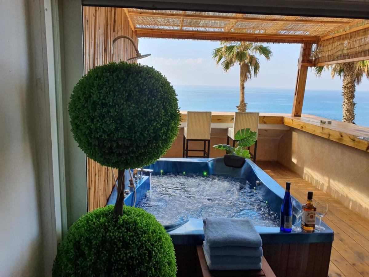 Magic On The Sea-Suites With A Private Jacuzzi And A Private Sea View Нетания Екстериор снимка