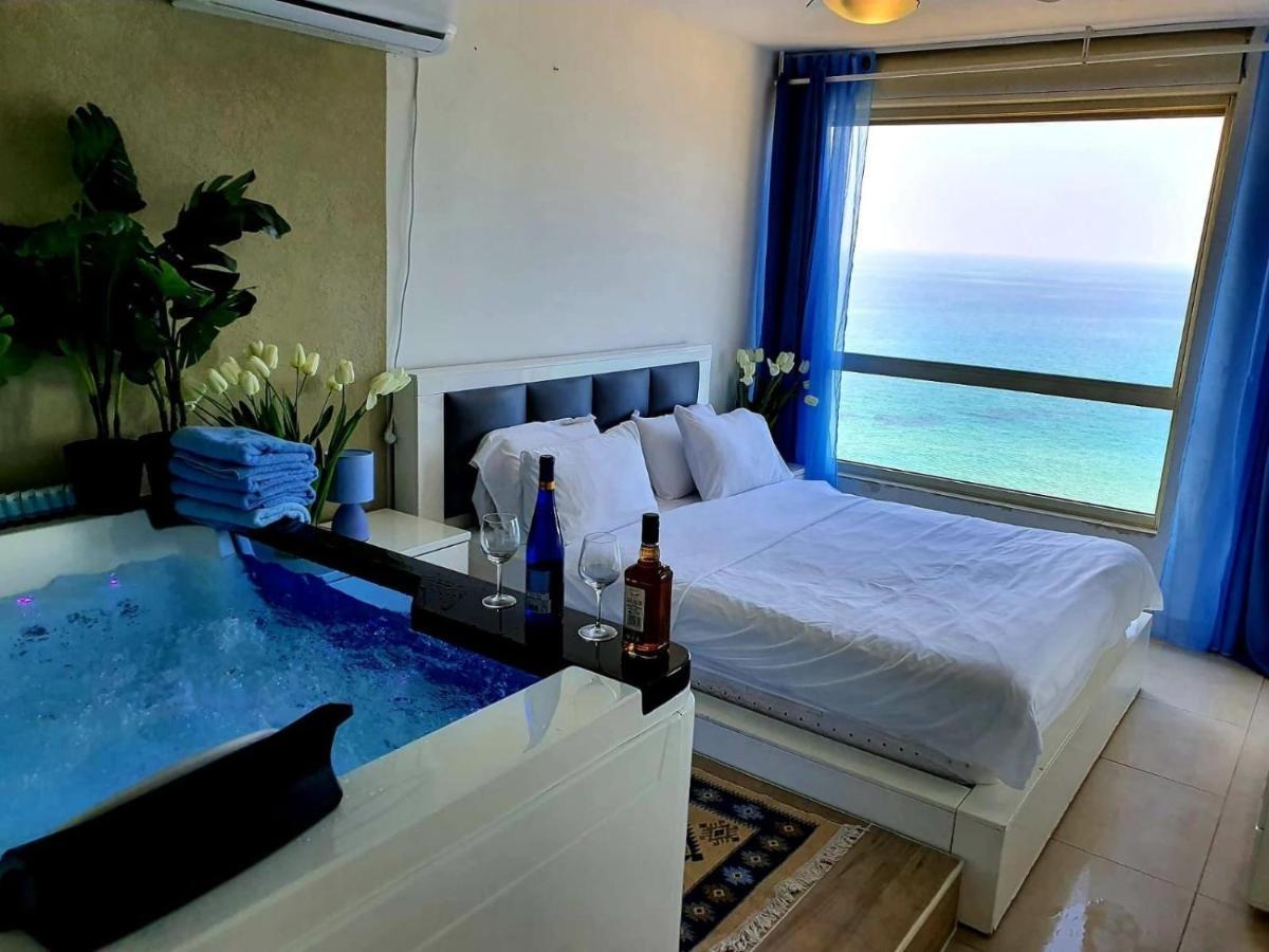 Magic On The Sea-Suites With A Private Jacuzzi And A Private Sea View Нетания Екстериор снимка