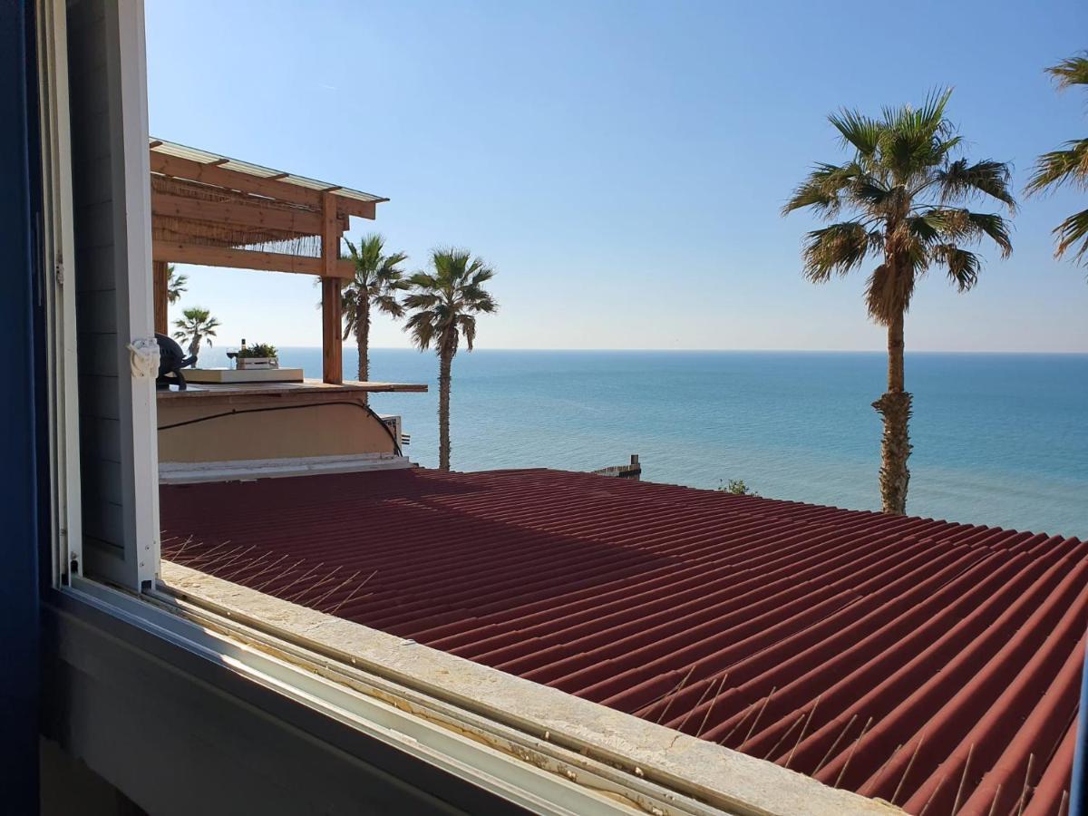 Magic On The Sea-Suites With A Private Jacuzzi And A Private Sea View Нетания Екстериор снимка