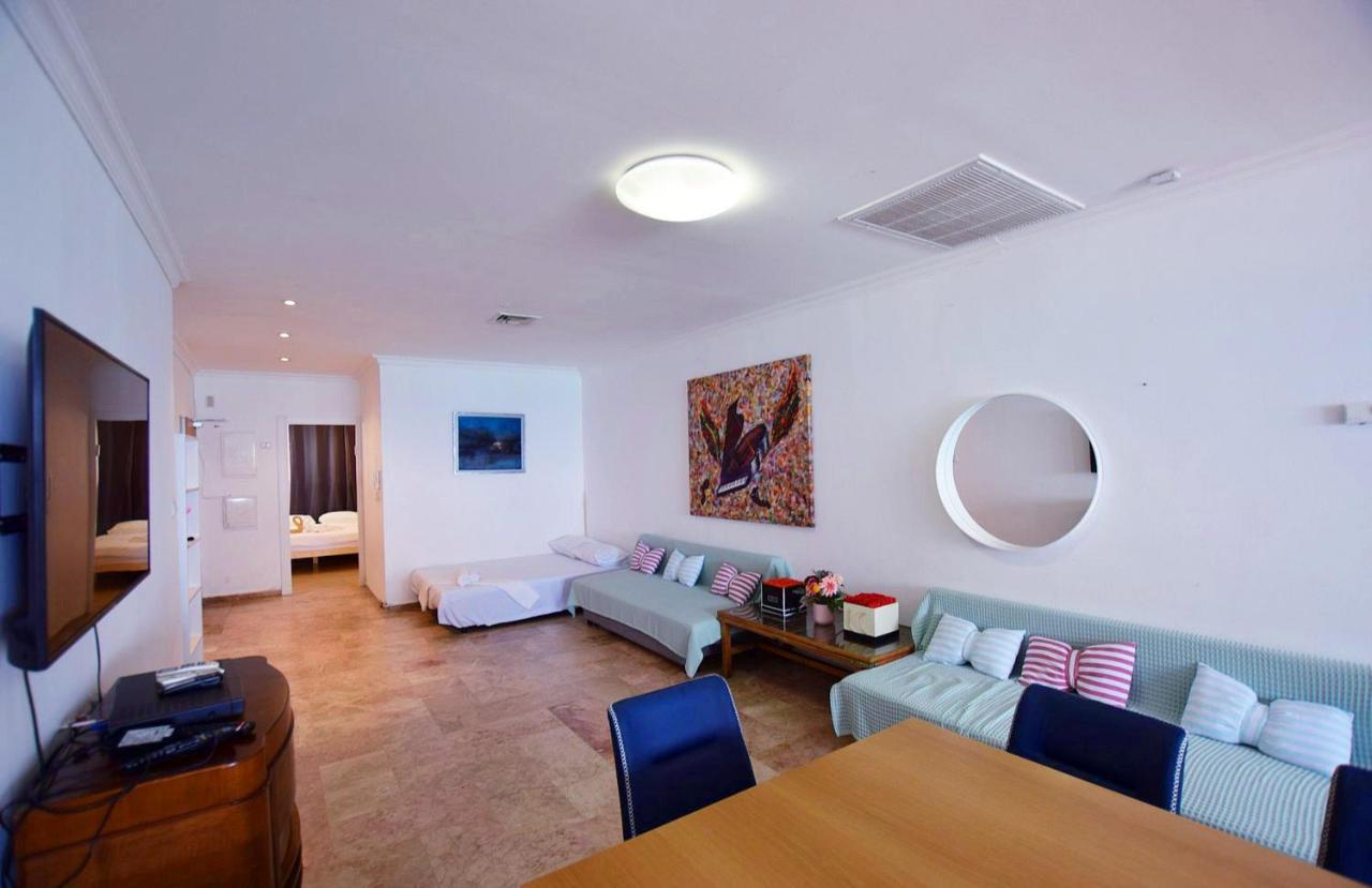 Magic On The Sea-Suites With A Private Jacuzzi And A Private Sea View Нетания Екстериор снимка